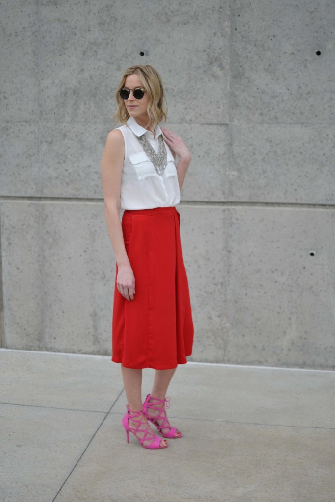 red culottes, white blouse, silver bib necklace, pink heels 3