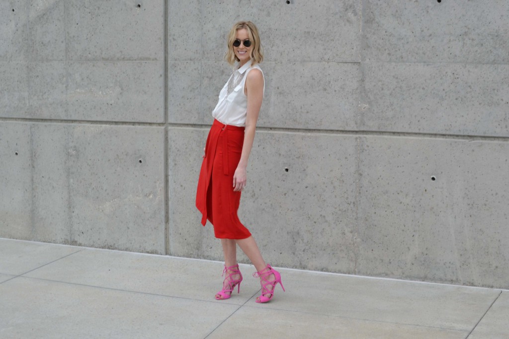 red culottes, white blouse, silver bib necklace, pink heels 6
