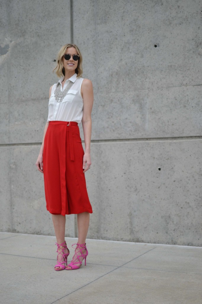 red culottes, white blouse, silver bib necklace, pink heels