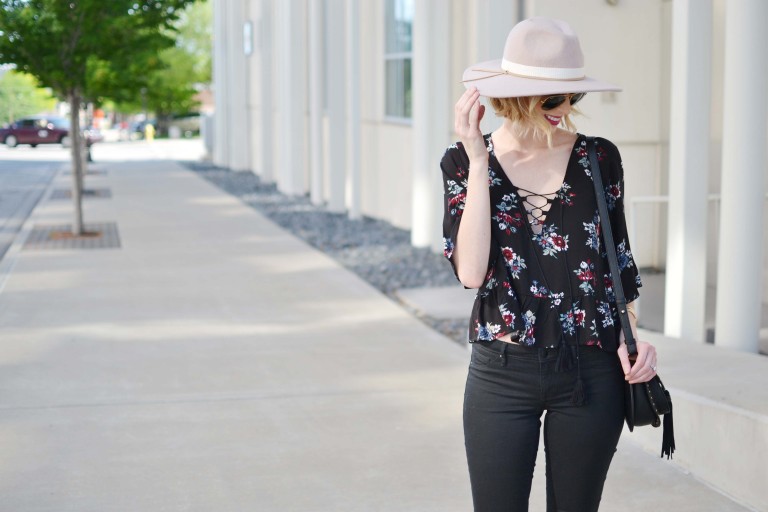 Sleeveless Woven Floral Lace Up Top