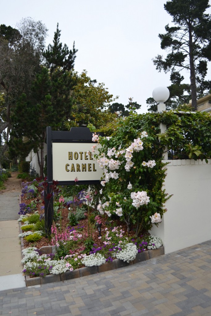 hotel Carmel sign