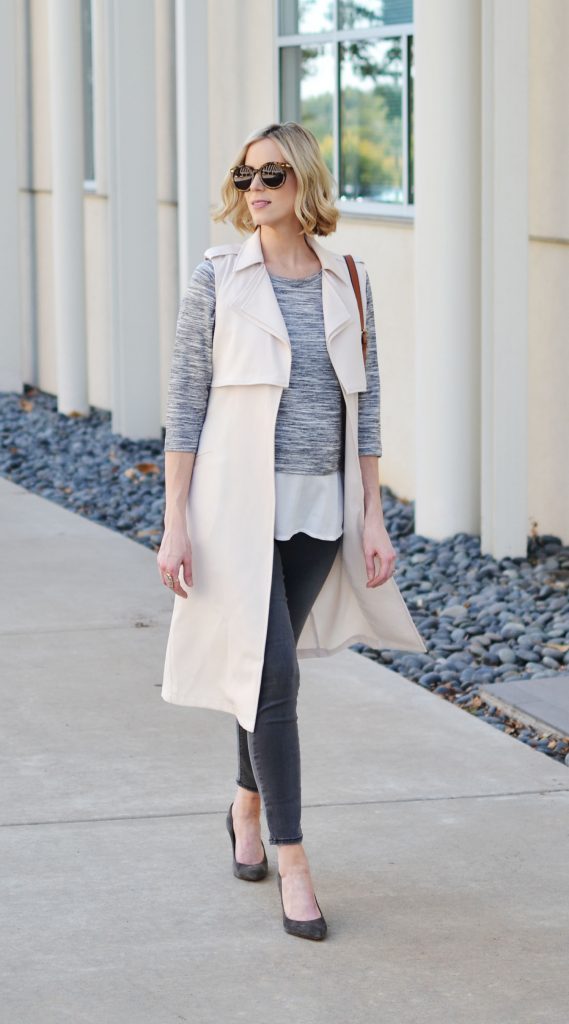 monochrome grey outfit with vest, fall outfit idea, stylish maternity outfit, grey jeans