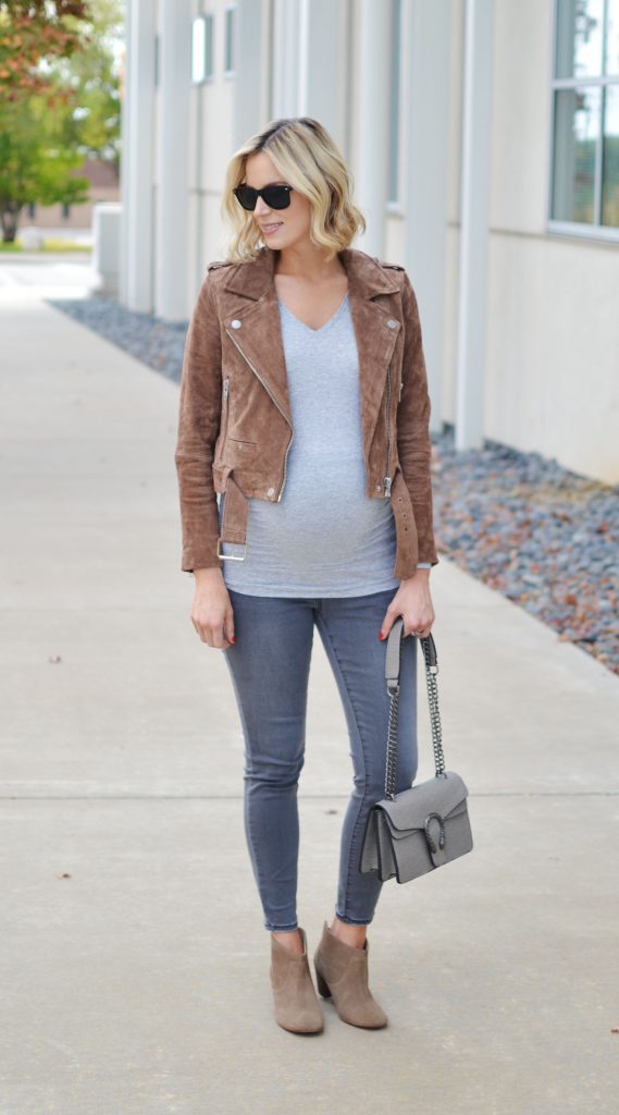 grey and tan fall outfit idea, grey jeans, grey tee, tan suede jacket, tan booties, stylish maternity outfit