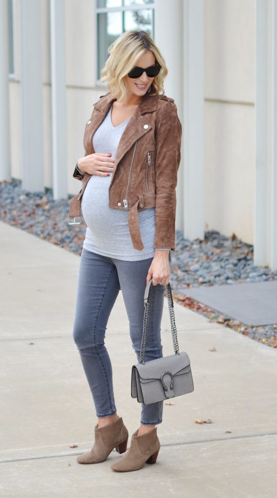 grey and tan fall outfit idea, grey jeans, grey tee, tan suede jacket, tan booties, stylish maternity outfit