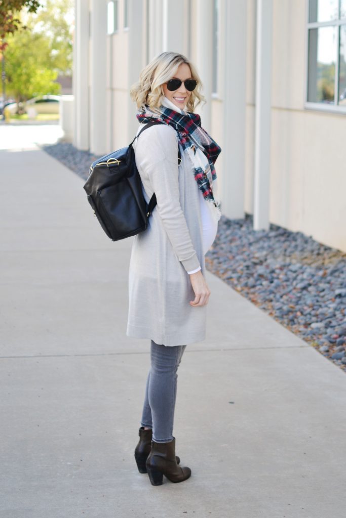 monochrome grey fall outfit, blanket scarf, stylish maternity outfit idea, fawn diaper bag