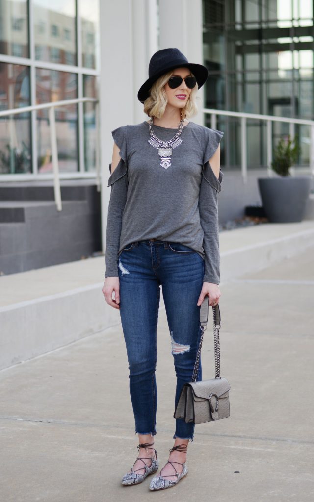 guide to easy mom style, jeans, cold shoulder ruffle tee, lace up flats