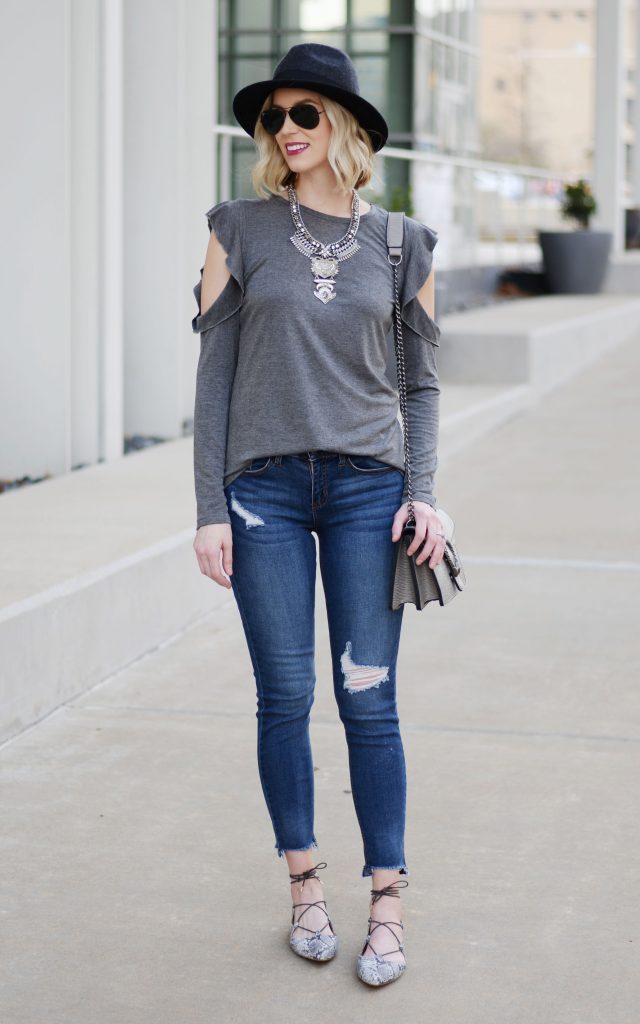 guide to easy mom style, jeans, cold shoulder ruffle tee, lace up flats