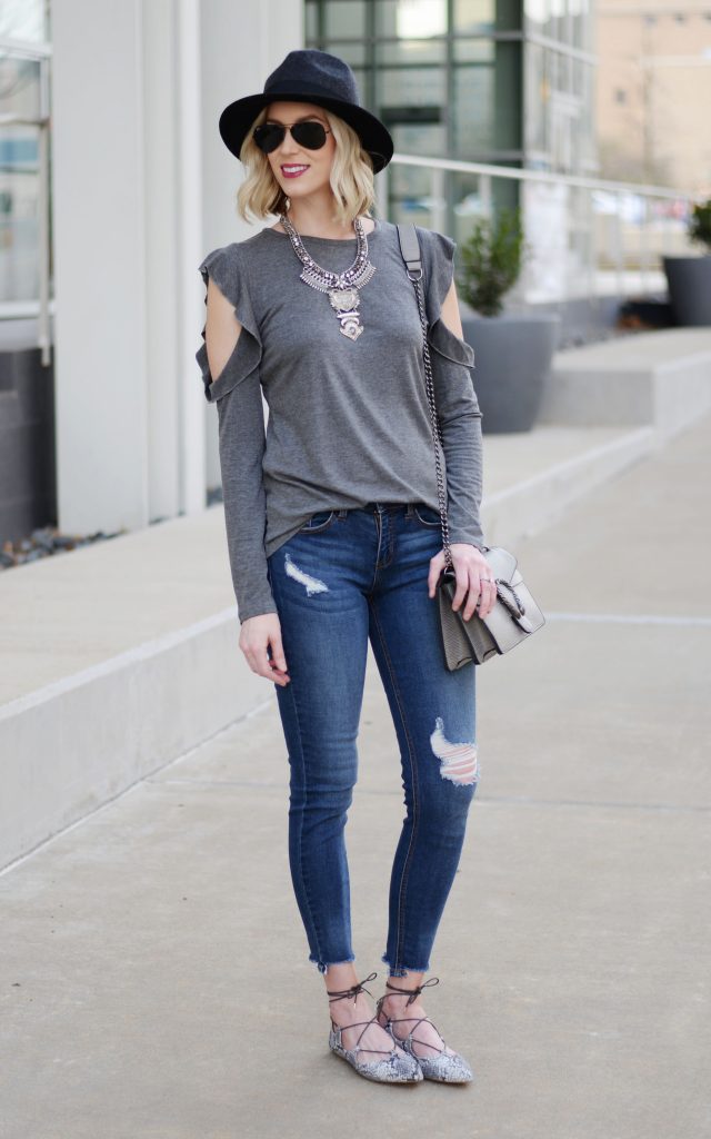 guide to easy mom style, jeans, cold shoulder ruffle tee, lace up flats