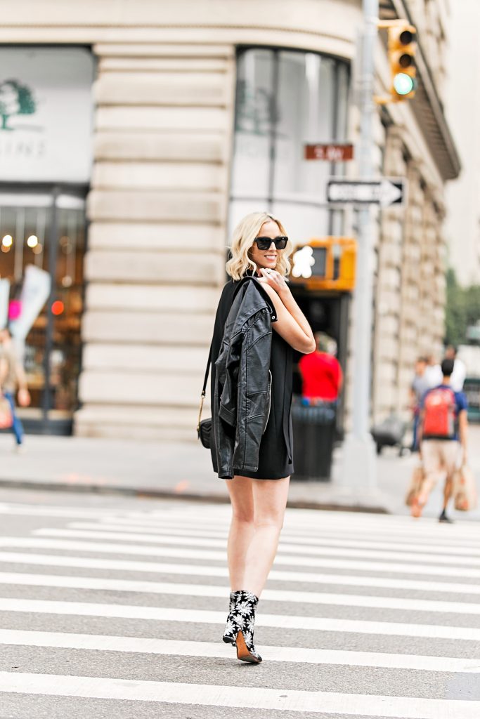 what to wear to new york fashion week, all black outfit