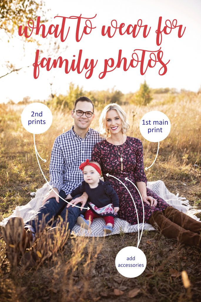 what to wear for family photos fall weather example with information on outfit planning, make Christmas pictures easy with these 5 tips