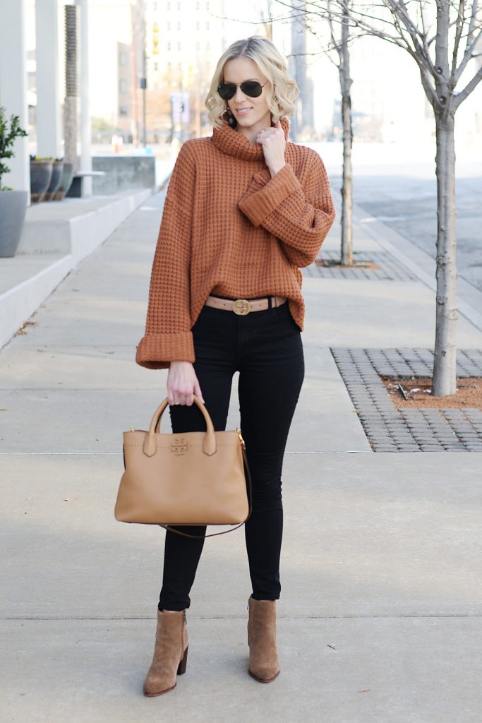easy and cozy sweater and jeans look for winter