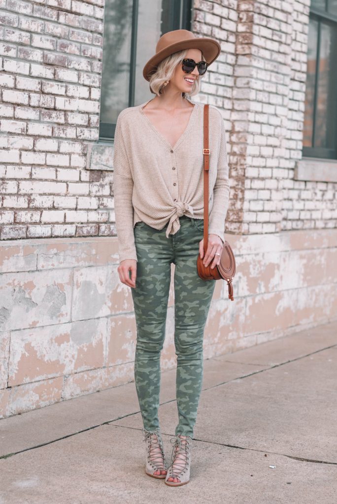 4 ways to style camo with ease, how to style camo, camo jeans with a neutral top and hat