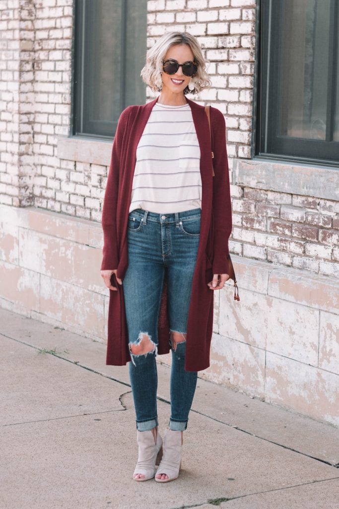skinny jeans with t-shirt and cardigan