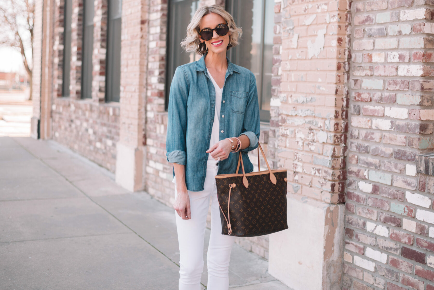 Mini Casual Capsule Wardrobe - 4 Ways to Wear a Chambray Shirt - Straight A  Style