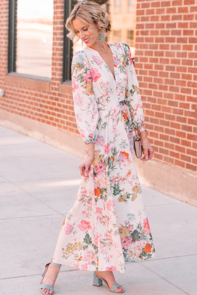 the most flattering style dress, gorgeous floral maxi dress