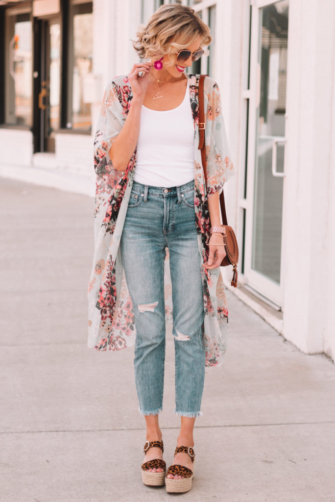 how to pair sandals with cropped jeans