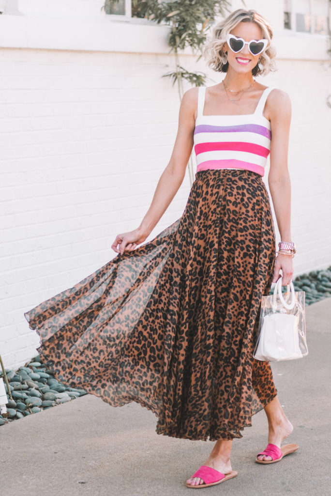 how to wear long skirt, what to wear with a maxi skirt, leopard maxi skirt