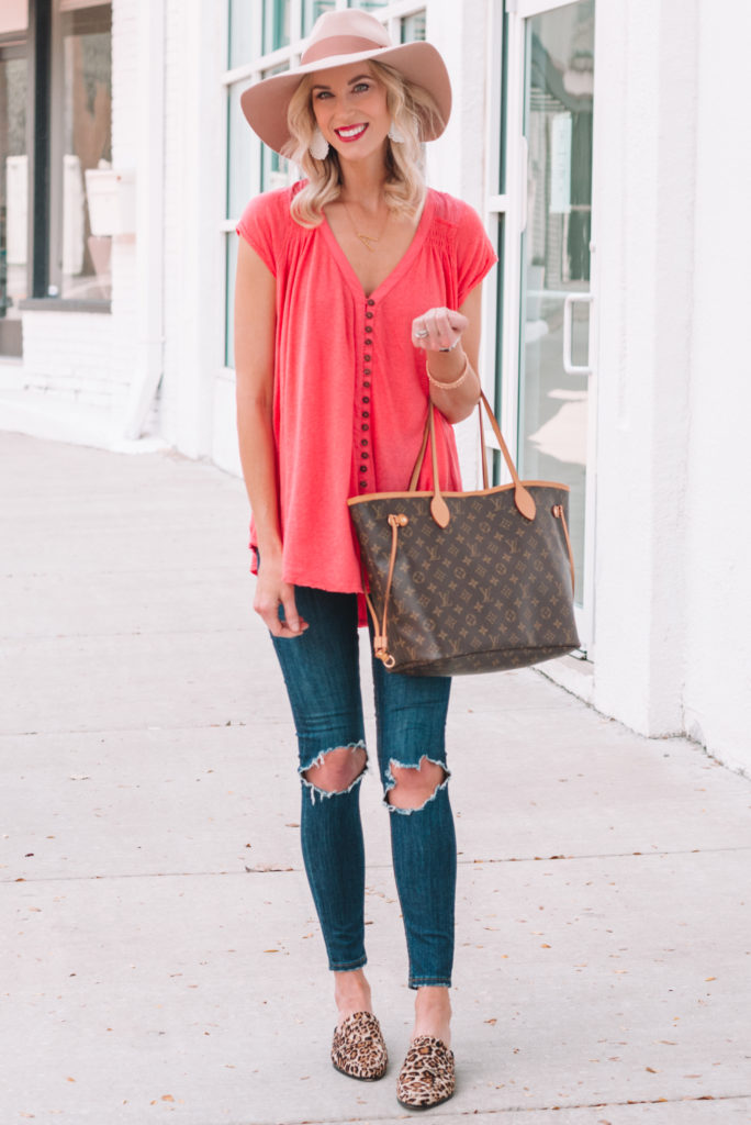 tunic style t-shirt paired with busted knee skinny jeans