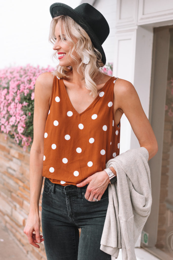 cute polka dot tank top with black jeans for fall transition look
