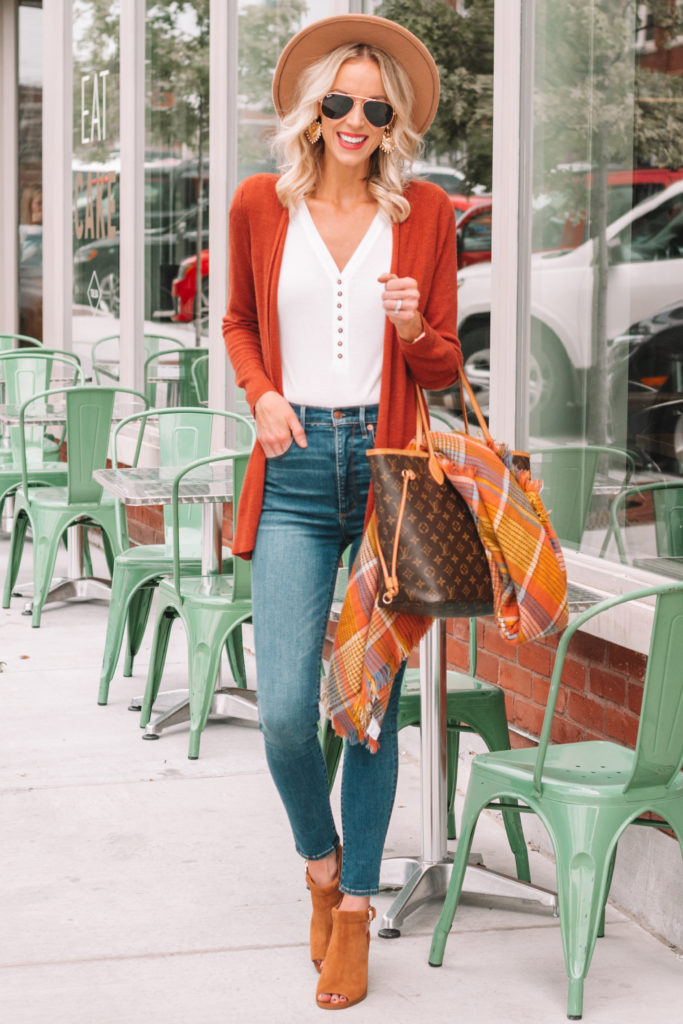 rust colored cardigan, skinny jeans, peep toe booties, casual fall outfit