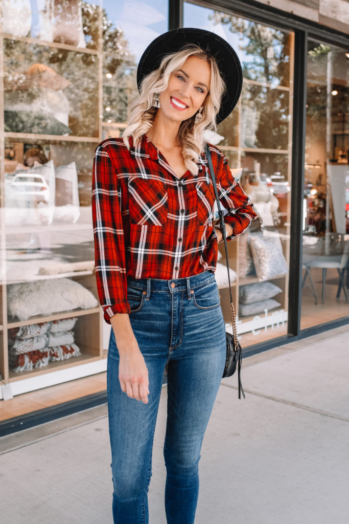 the perfect fall flannel, high waisted skinny jeans, adorable and easy fall outfit