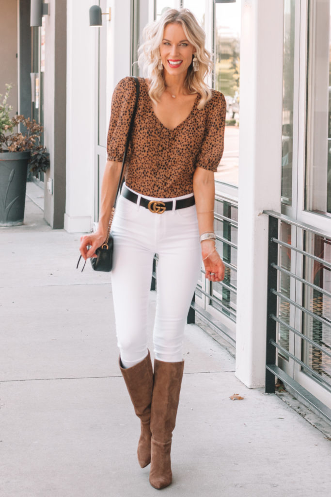 white jeans with leopard top for fall