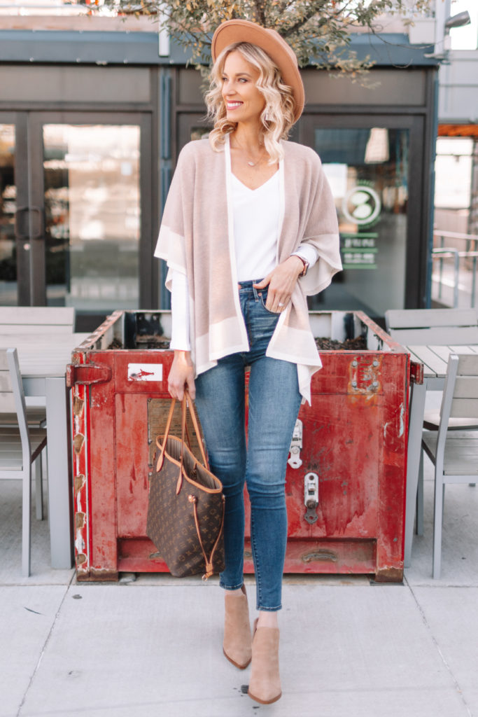 adorable neutral fall outfit, poncho, skinny jeans, neutral booties