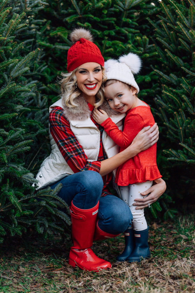 what to wear for family Christmas tree farm photos, Christmas flannel, Christmas plaid, red hunter boots, red hunter boot outfit, matching hunter boots, red plaid, family Christmas pictures