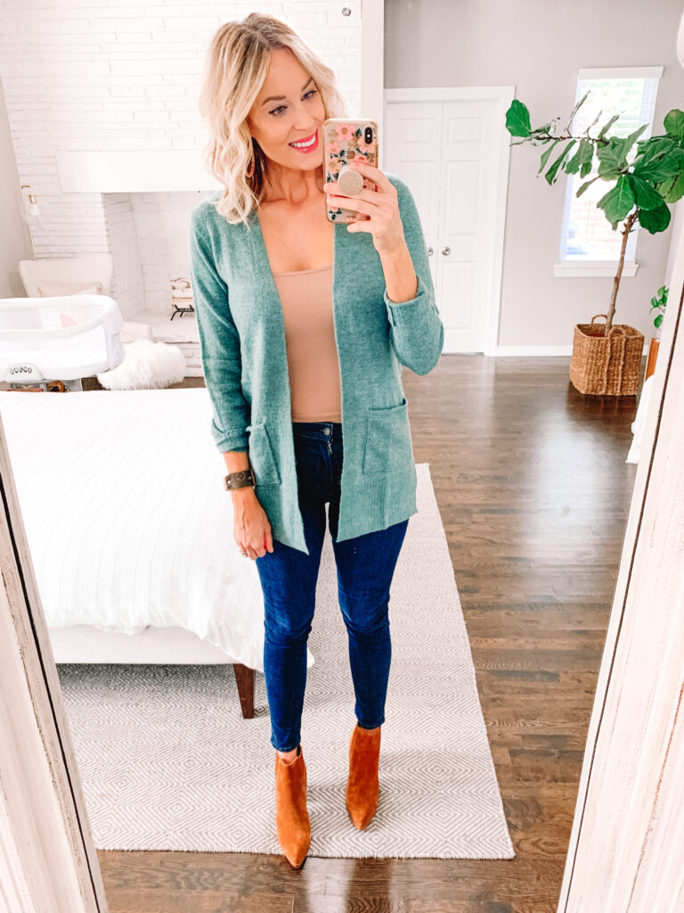 Old Navy has some awesome things for fall right now, so today I am sharing a full Old Navy Try on haul. Click to see more and real sizing info and reviews!