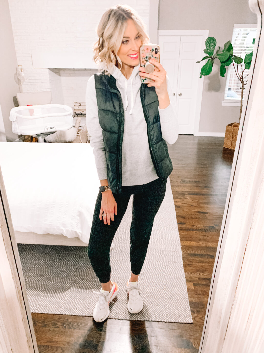 5 Stay at Home Mom Outfits You Can Easily Wear - Straight A Style