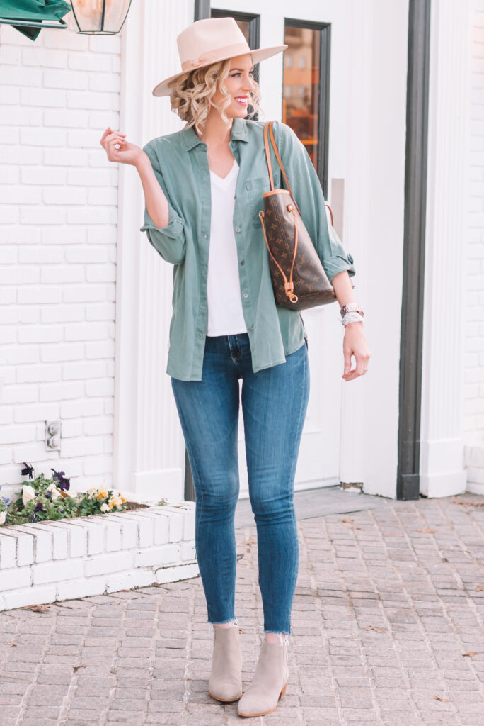 Have you ever wondered how to wear a utility shirt? Today I am sharing this look plus eight more!