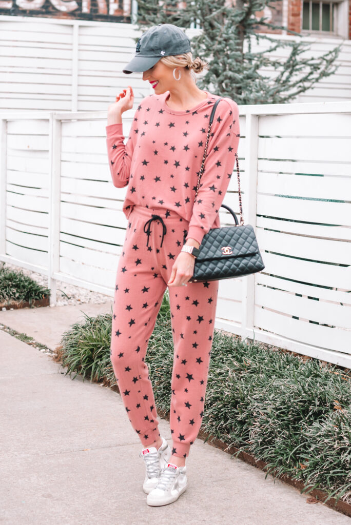This matching star print jogger set is my new favorite thing ever! 