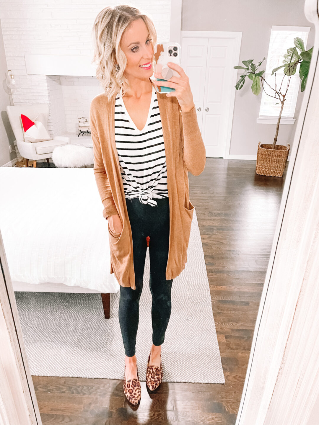 How to Tie Your Shirt + 6 Outfit Ideas with a Knotted Shirt - Straight ...