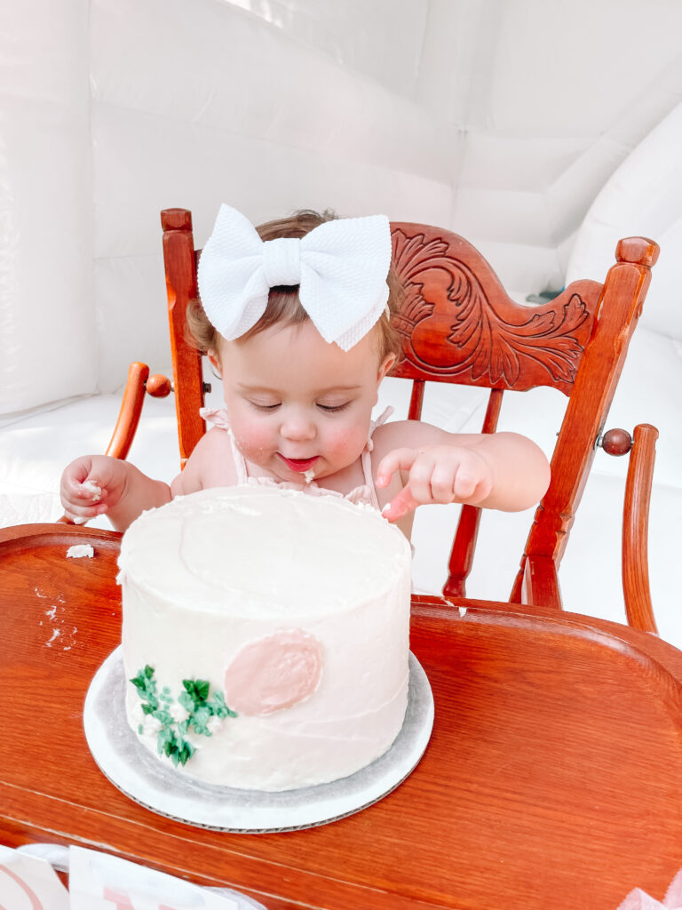 balloon themed smash cake for baby girl balloon themed party
