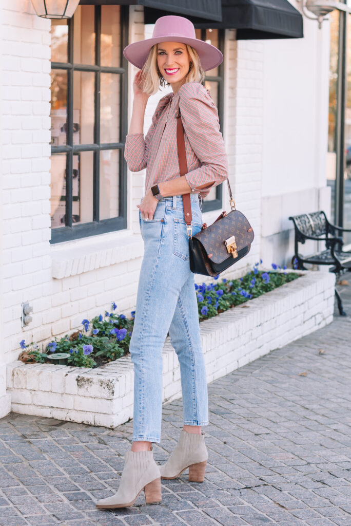 I love how this pink fedora hat pairs with my puff sleeve top and classic Levi's 501 jeans. 