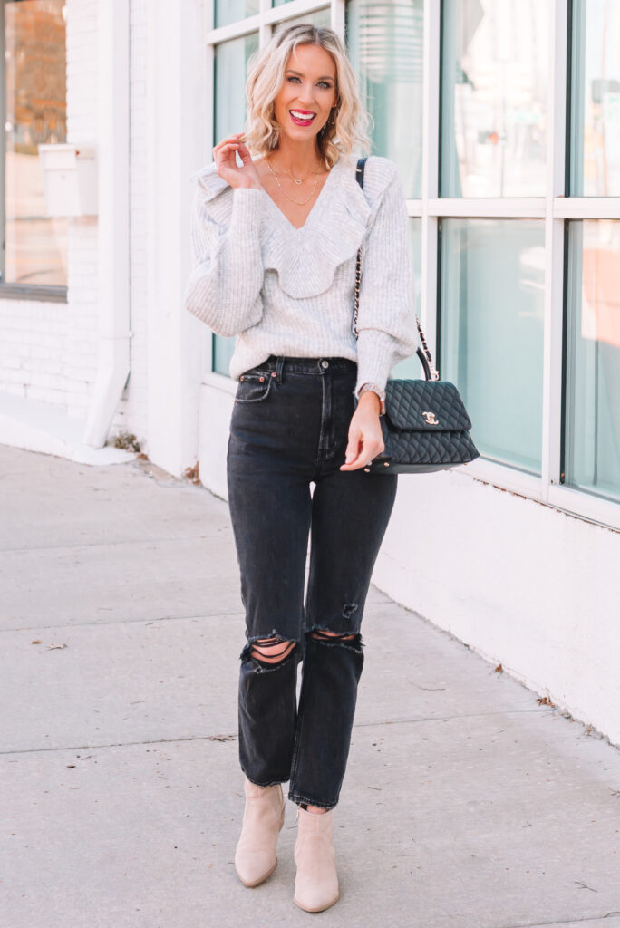 Do you love black jeans like me? Wondering how to style them? Read on for 6 ways to wear black jeans all of which you can easily translate to your closet.