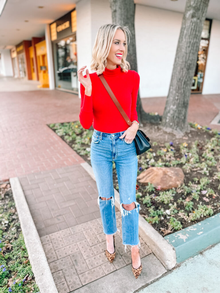 Today I am sharing an Abercrombie jeans try on and review for you. I hope to help you know what size and fit you want to order so you don't have to order multiple like I did! I love their high rise ankle straight jeans for a classic slim straight pair!
