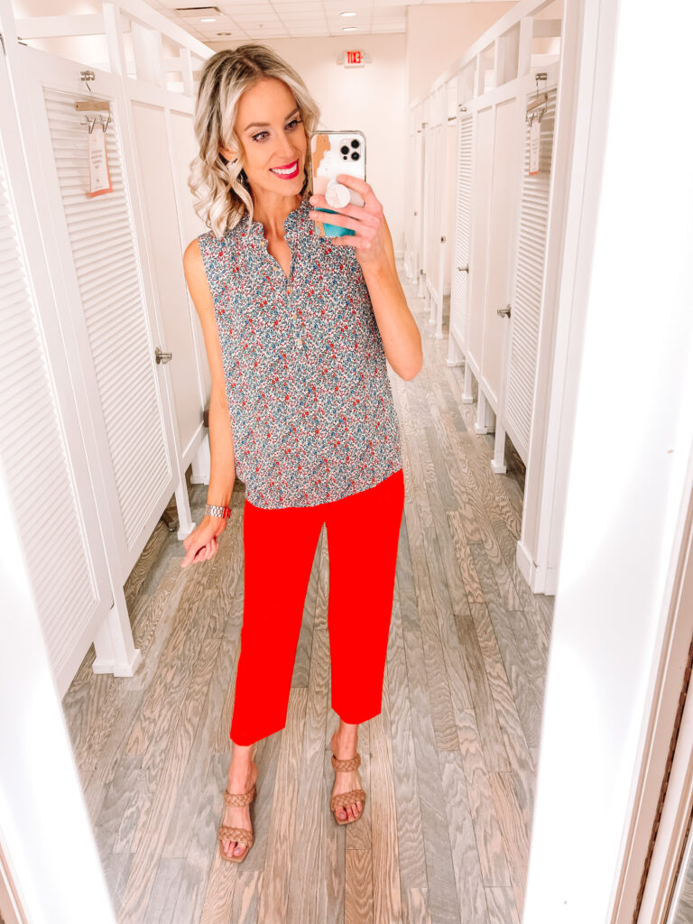 Add some color to your work wardrobe with these red work pants! Shop them and more in my LOFT spring try on. 