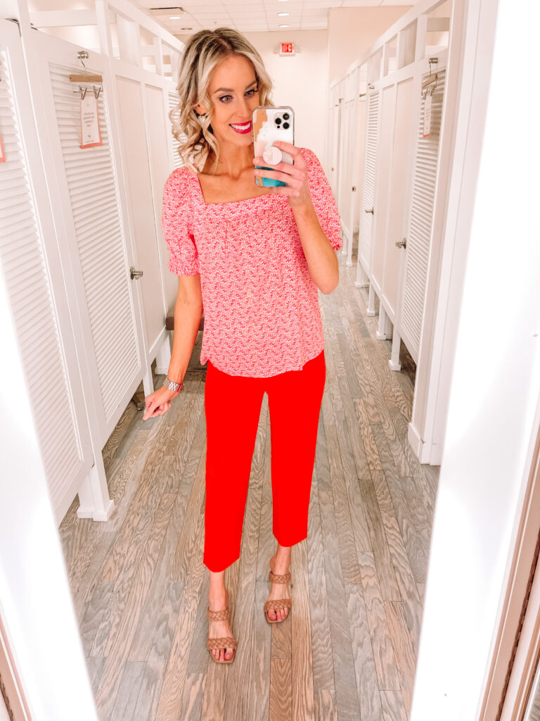 Add some color to your work wardrobe with these red work pants! Shop them and more in my LOFT spring try on. 
