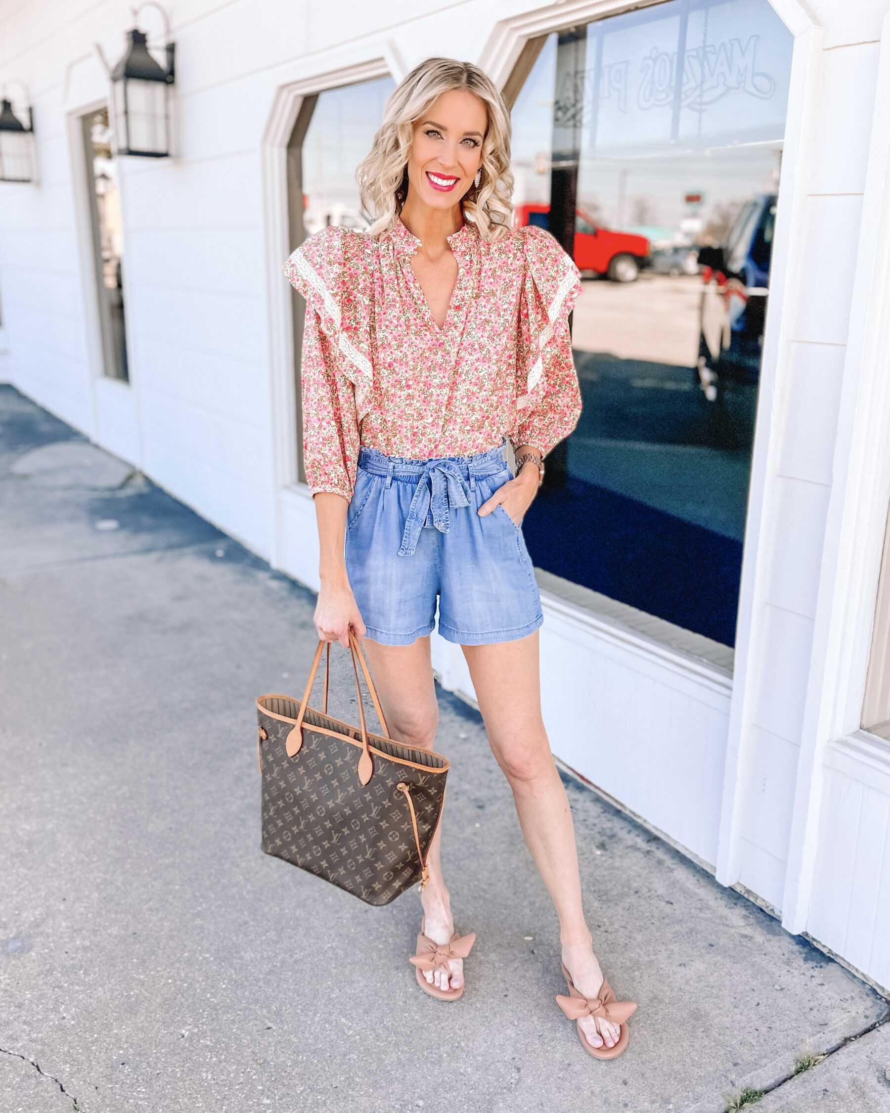 Nordstrom Rack Chambray Top, Abercrombie White Shorts, Louis