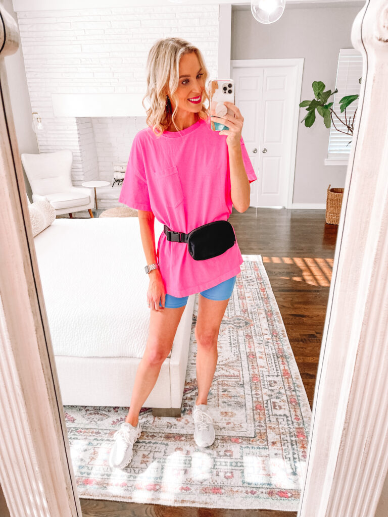 I'm rounding up some cute athleisure outfits so I will have my summer mom outfit ideas ready! Click for 5 easy outfit formulas to follow starting with an oversized tee and bike shorts like this!