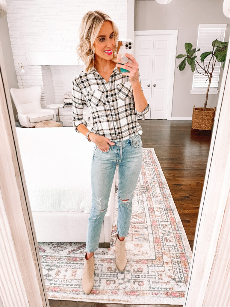 I have a HUGE fall Walmart try on haul with a ton of really cute, affordable fall outfit ideas. I found some really awesome buys! I am obsessed with this $14 plaid flannel top!