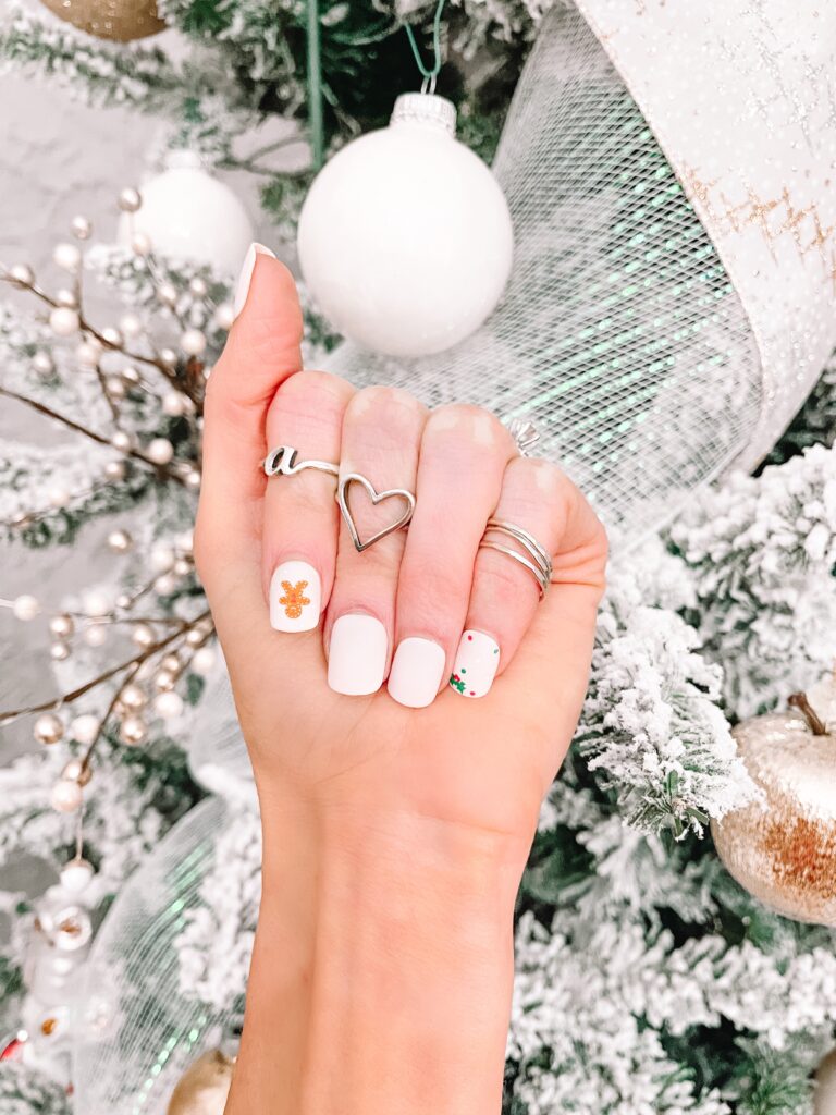 Give the gift of James Avery jewelry this holiday season with their gorgeous and timeless jewelry! I'm wearing their silver "a" initial ring, heart ring, and thin ring stack.