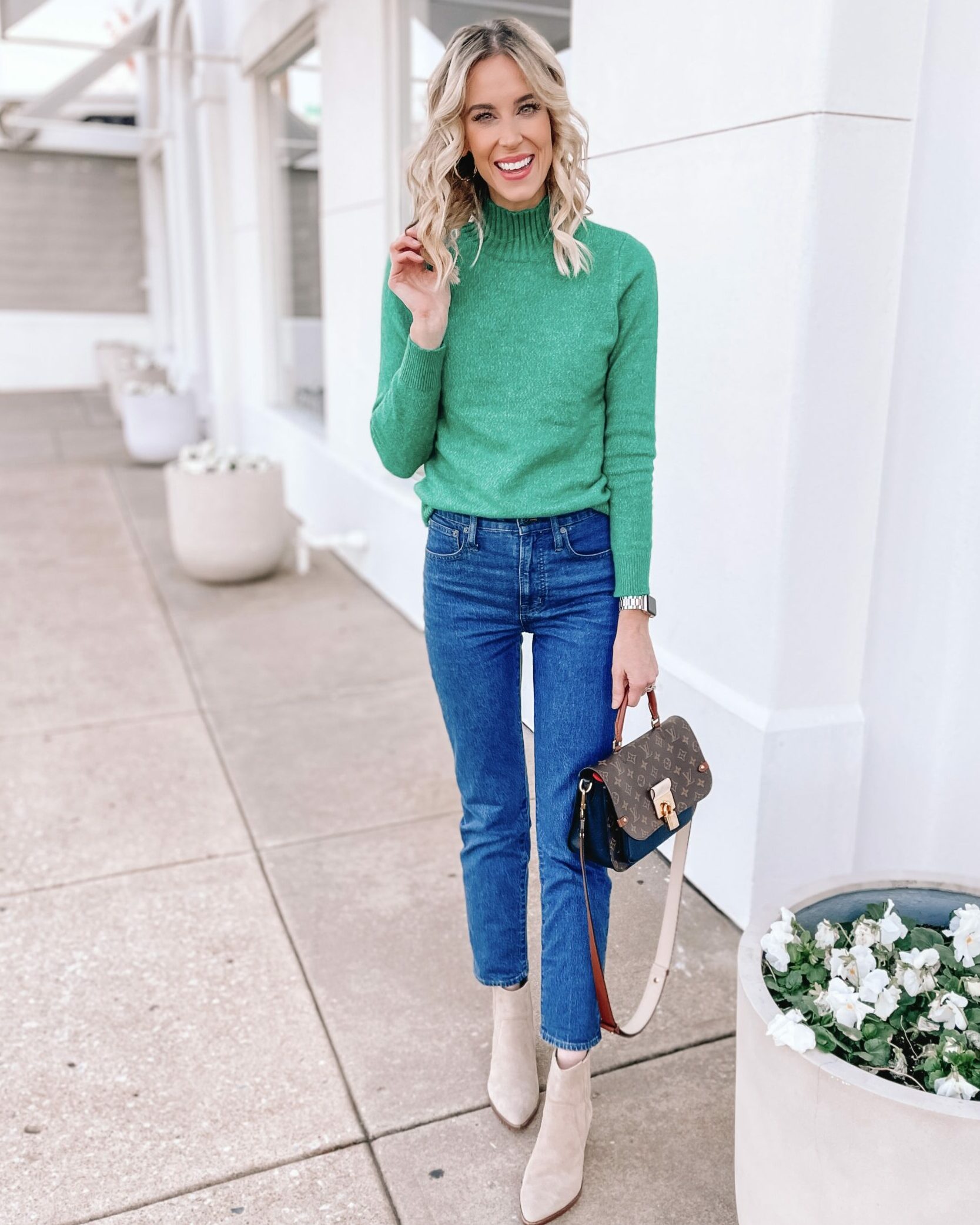 I'm sharing a huge Madewell jeans review and try on including the details on five of my favorite denim fits from Madewell. I love the classic perfect vintage. 