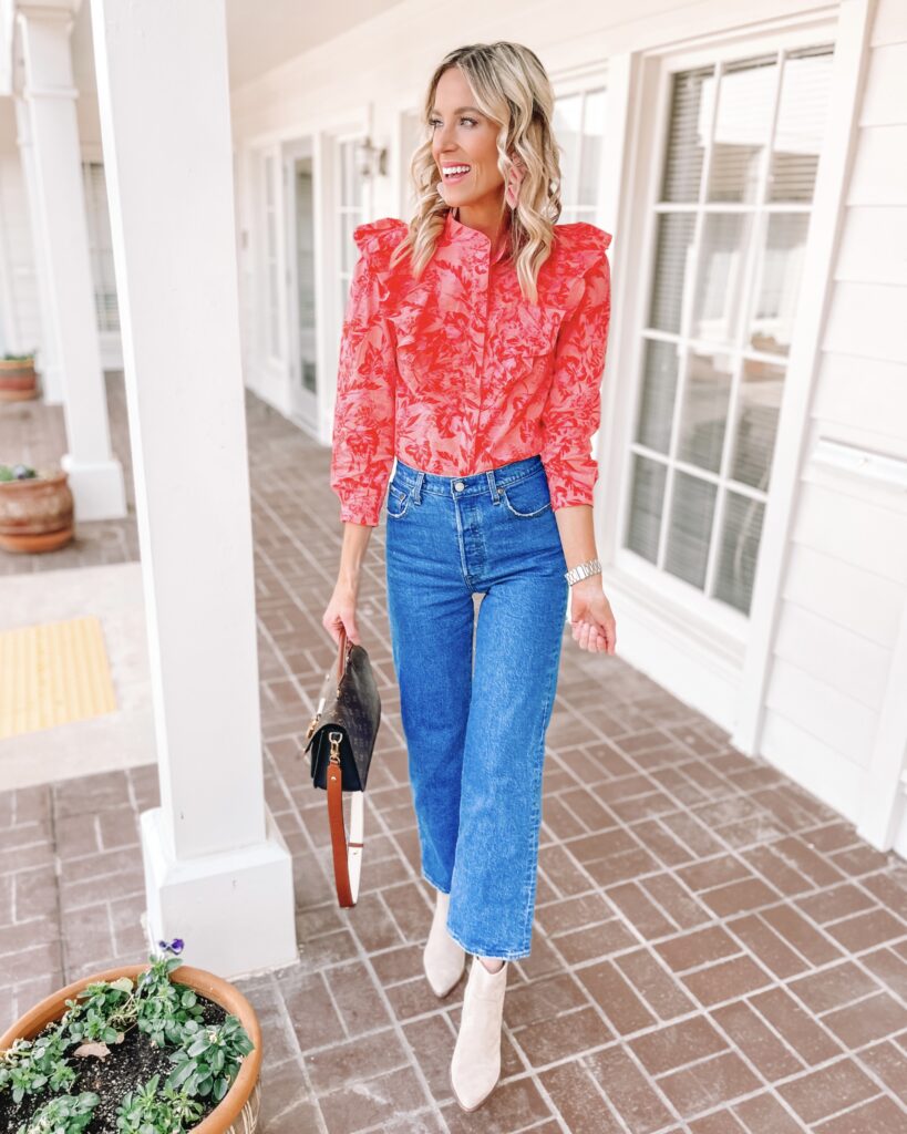 Today I'm sharing all the tips and tricks on what shoes to wear with straight leg jeans including some do's and don'ts on what makes things work well. Do pair your cropped straight leg jeans with a suede boot. 