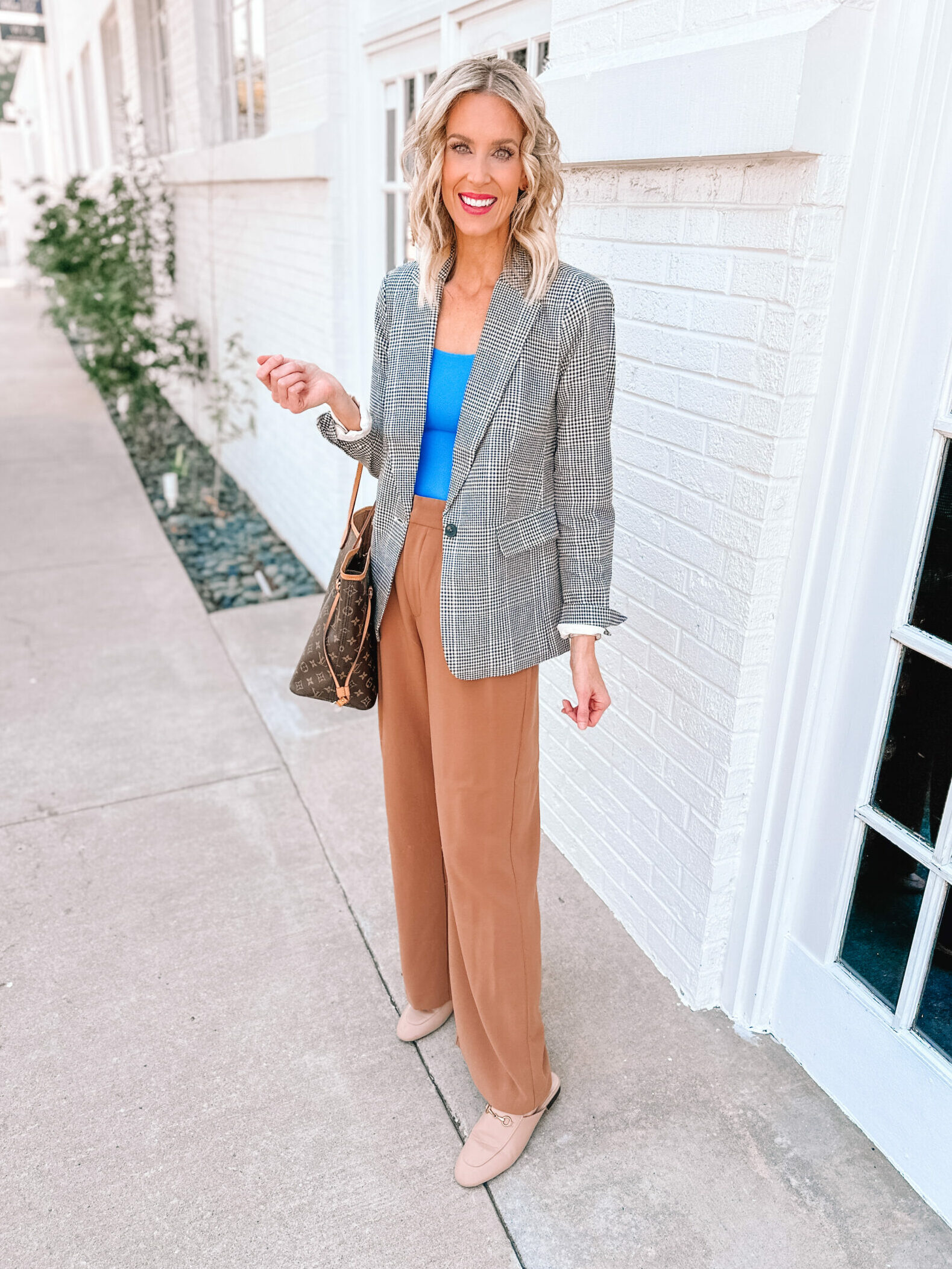 Do you work in as business casual work environment everyday and need a little work outfit idea inspiration? Today I am coming to you with a chic wide leg pant fall work outfit idea! 