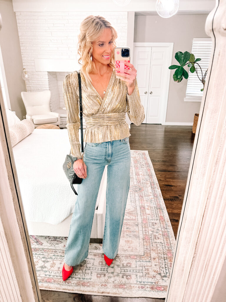 Today I wanted to share ideas on how to wear wide leg jeans. When you find the right pair they can be super flattering and fun to style! Add your favorite dressy top and heels for a date night outfit. 