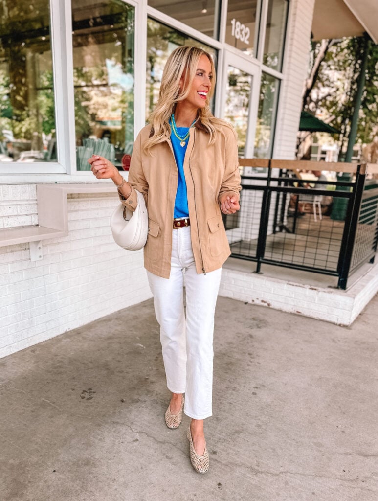 Barn jackets are the IT jacket of the season. Today I am giving you all the tips on how to wear a barn jacket including 4 different ways to style them! I love this longer one with jean jeans and a bright sweater.