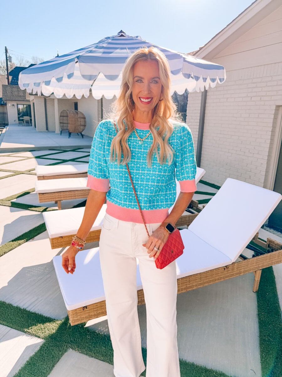 You will absolutely love these Avara spring outfits! From dresses, to sweaters, blouses, and jeans they have you covered! How gorgeous is this blue and pink spring sweater?!