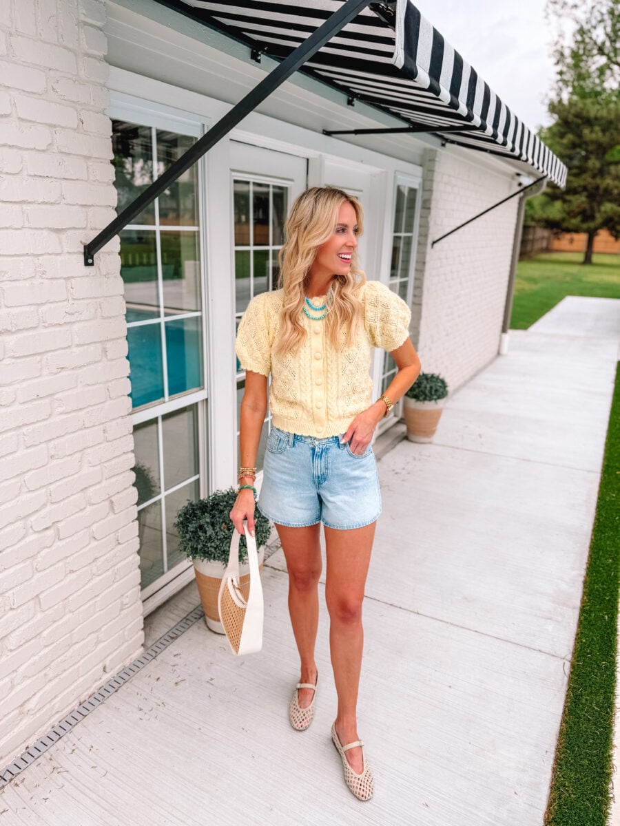 Y'all I have found us the shorts of summer!! These Levi's cinch waist shorts are IT!! They are so flattering. The perfect color, length, and everything.